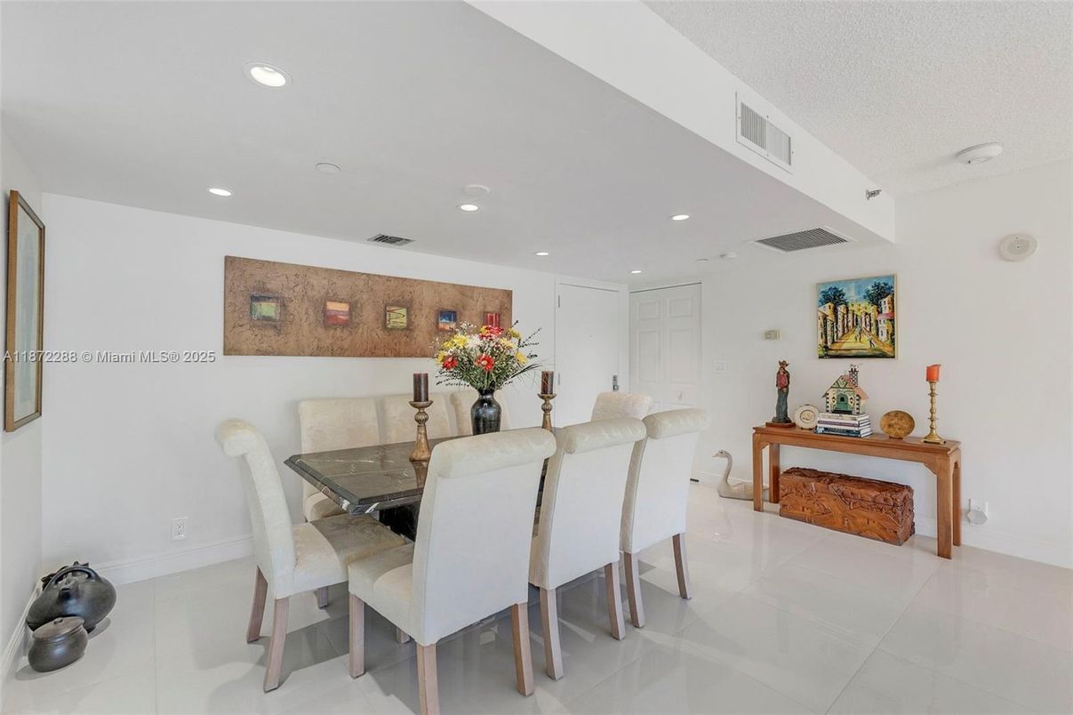 Dining room, Interior, Recessed Lighting