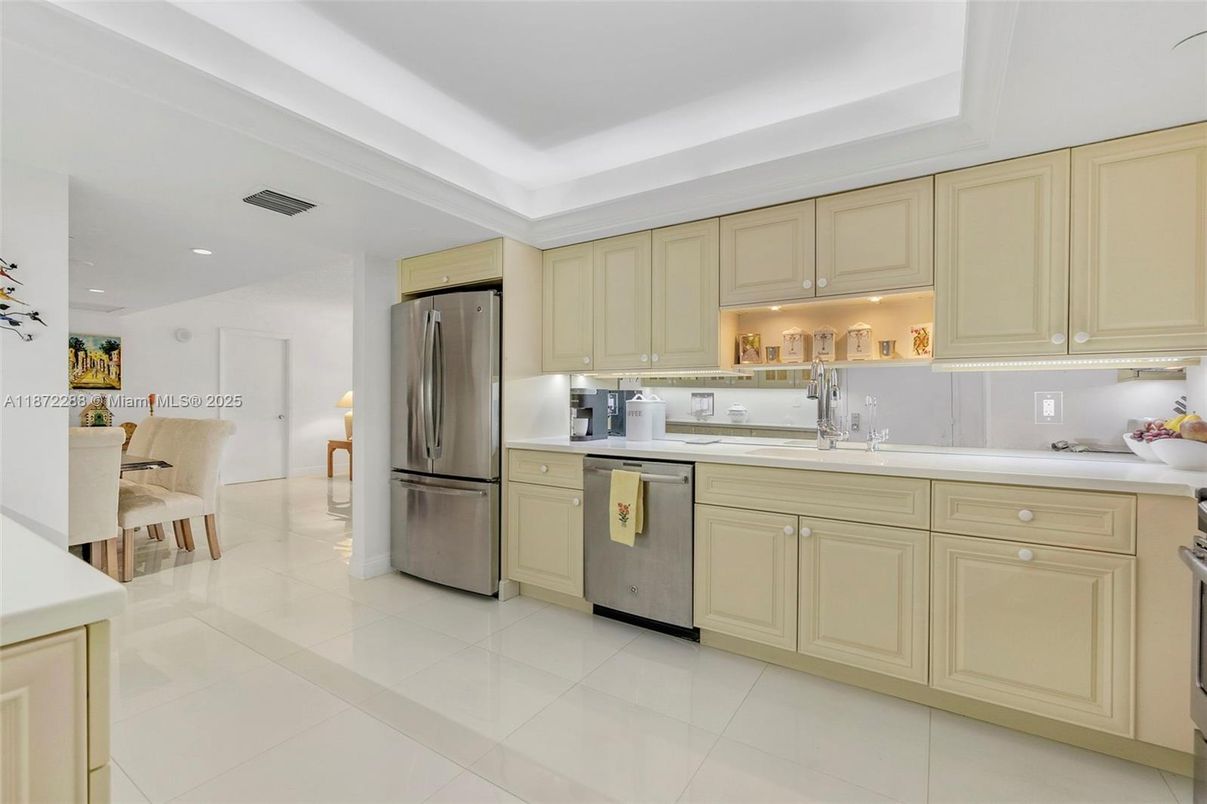 Dining room, Interior, Kitchen, Recessed Lighting, Stainless Steel Appliances