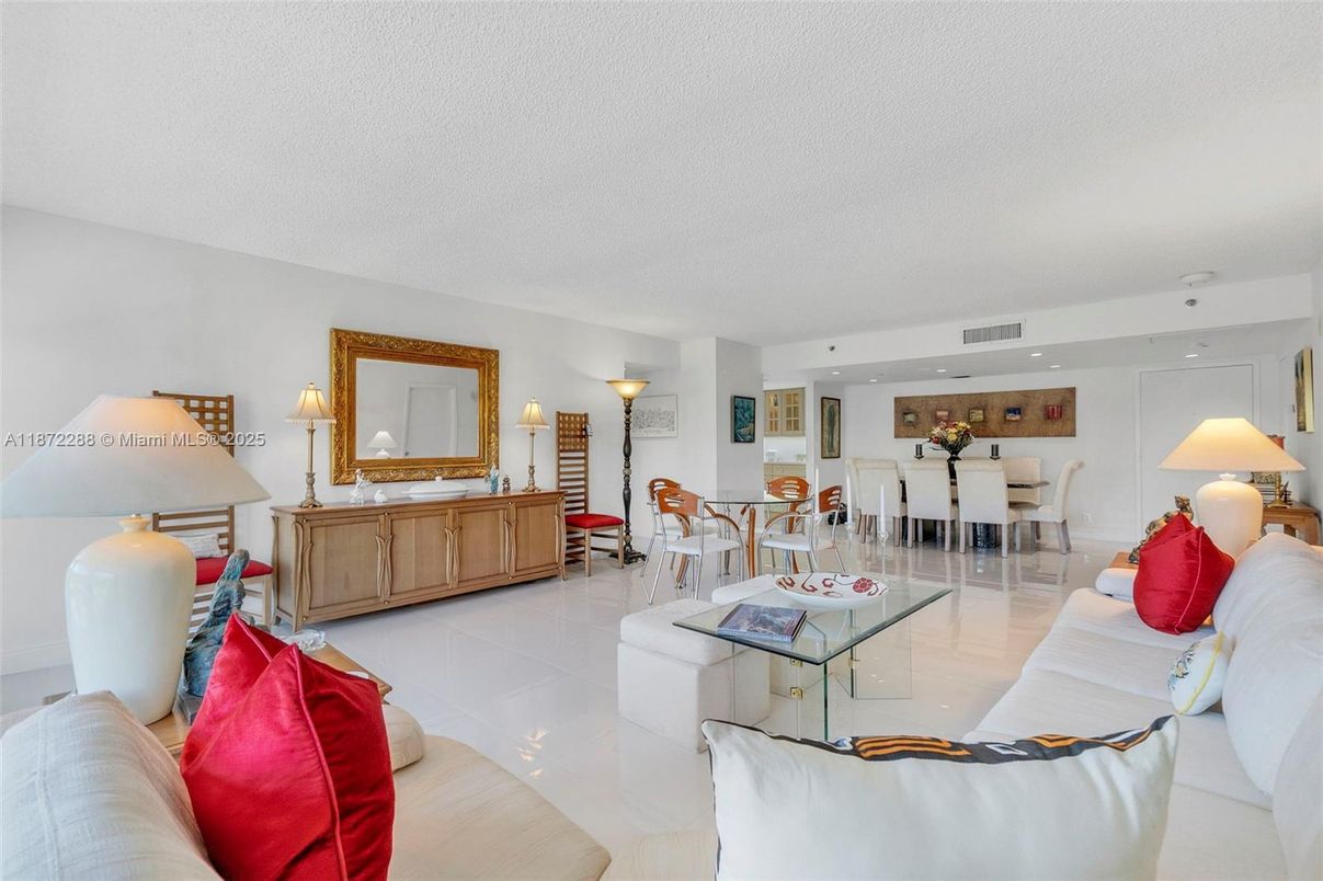 Dining room, Interior, Living room, Recessed Lighting