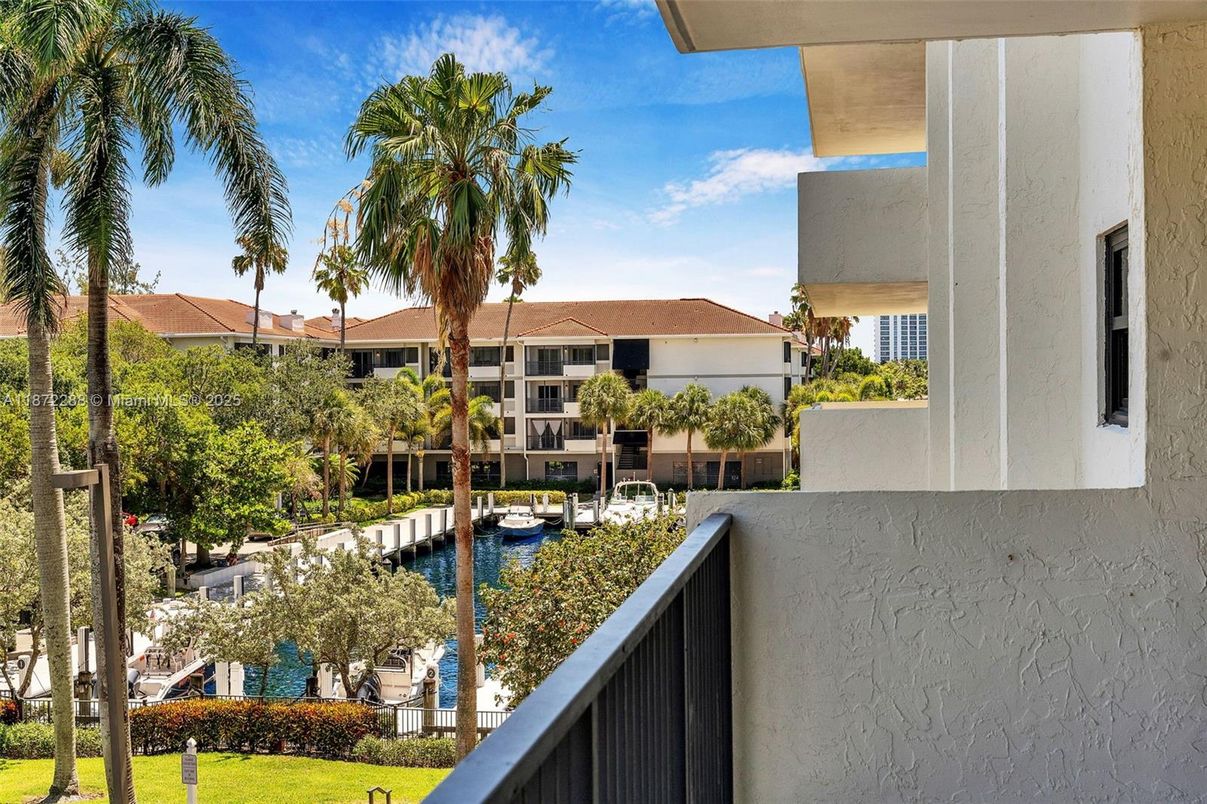 Exterior, Pool, Other