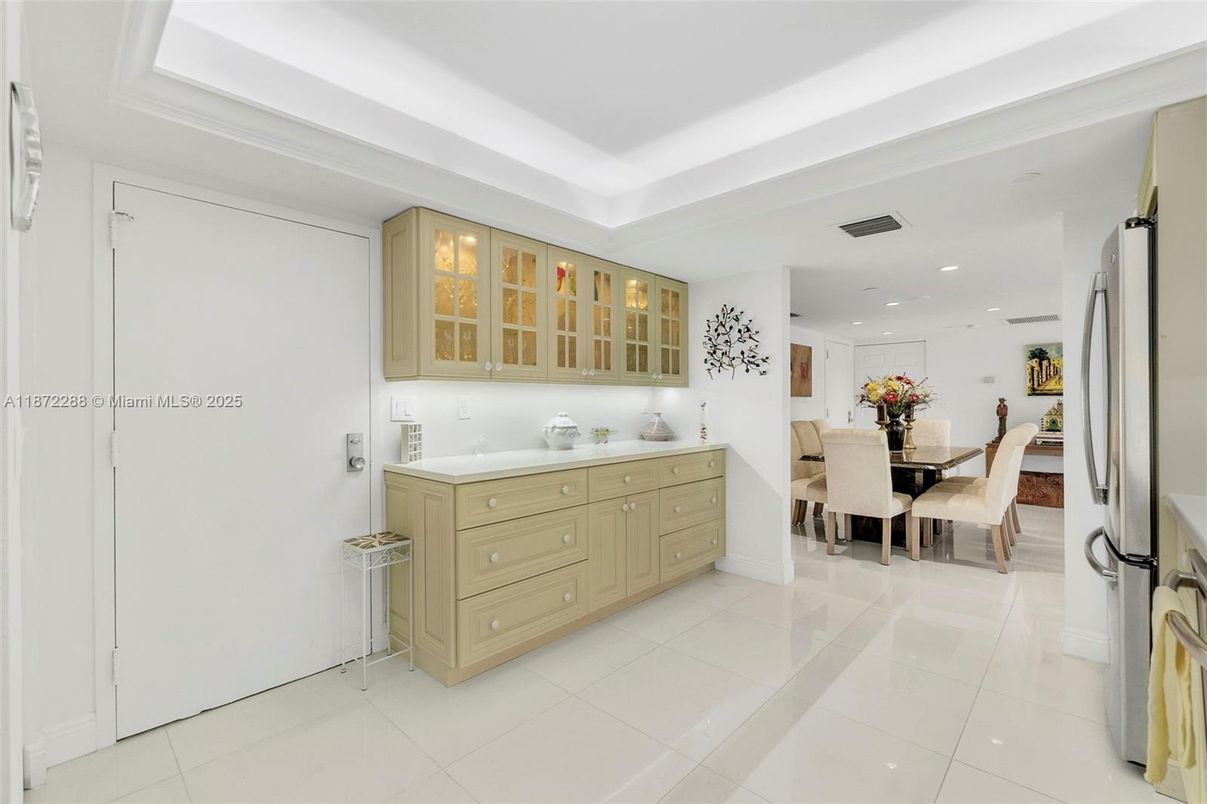 Dining room, Interior, Recessed Lighting