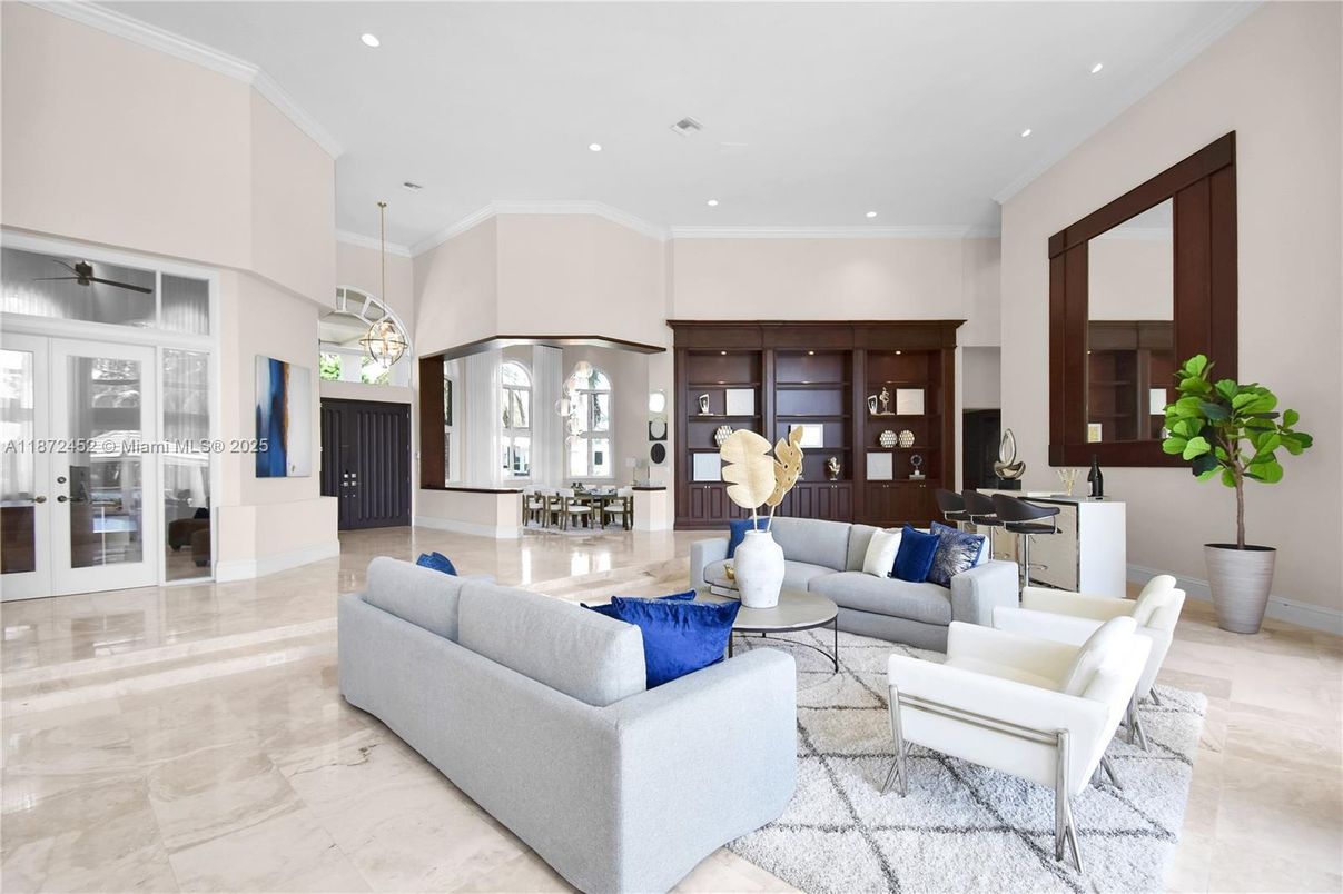 Dining room, Interior, Living room, Marble, Pendant Lights, Recessed Lighting