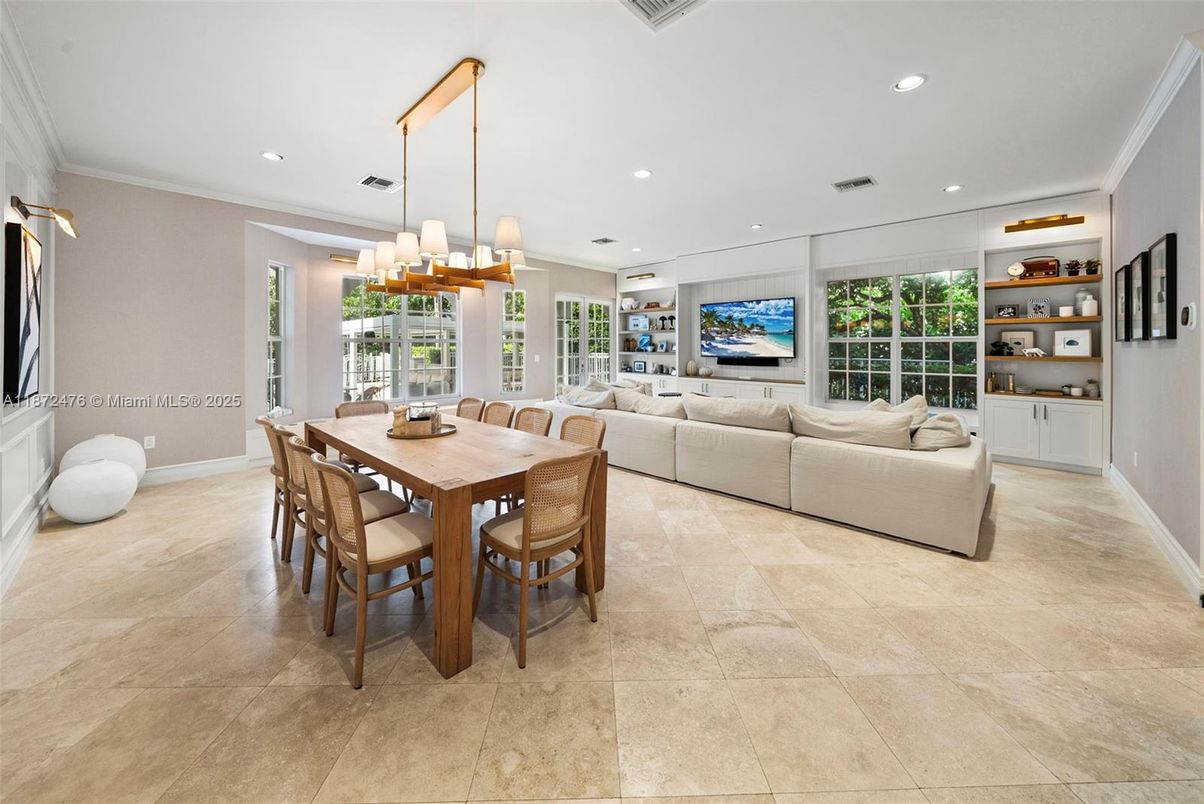 Chandelier, Dining room, Interior, Living room, Pendant Lights, Recessed Lighting