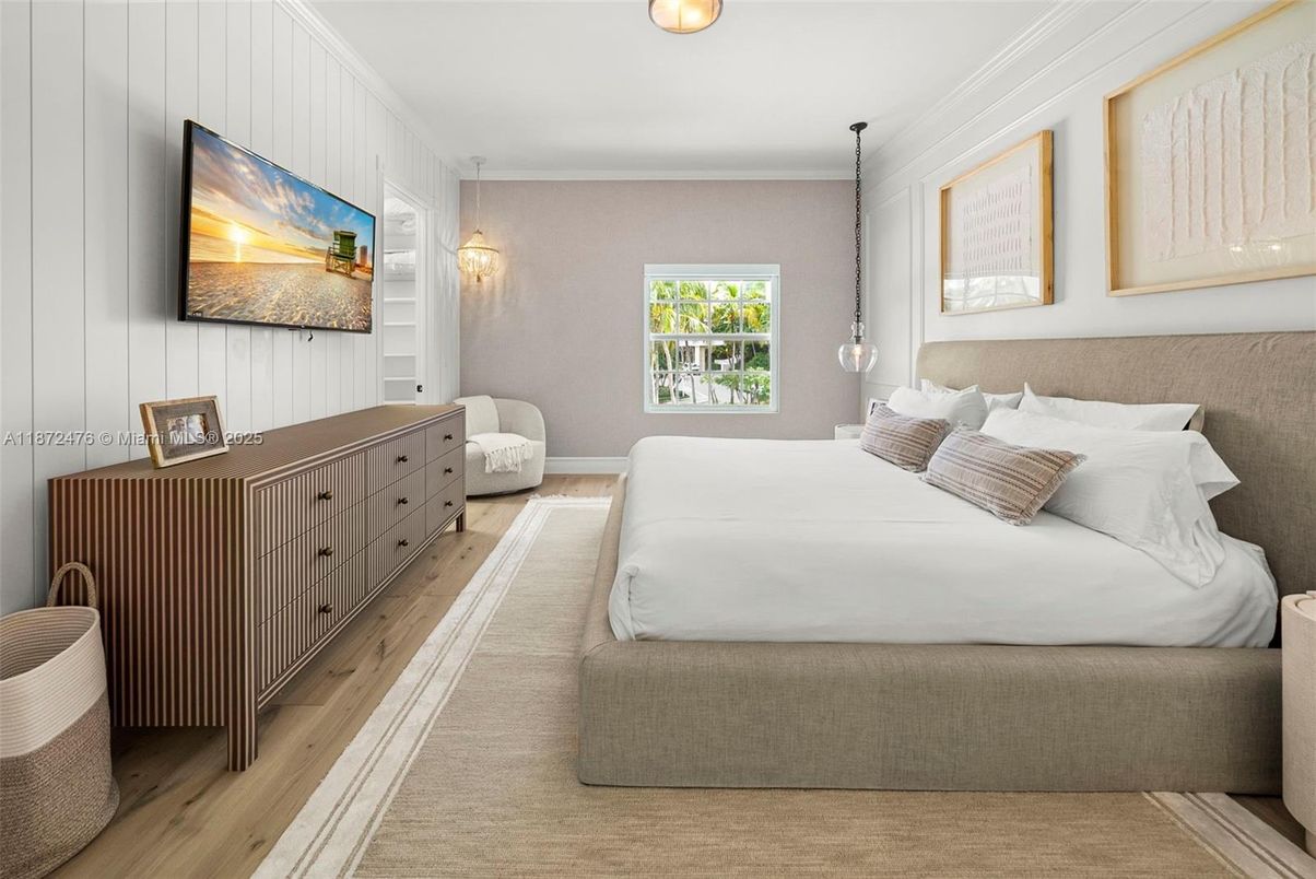 Bedroom, Interior, Pendant Lights, Wood Texture Flooring