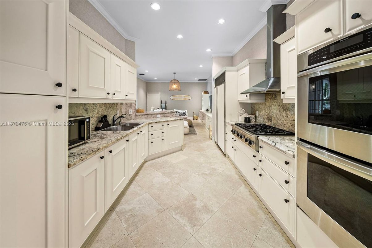 Interior, Kitchen, Pendant Lights, Recessed Lighting, Stainless Steel Appliances