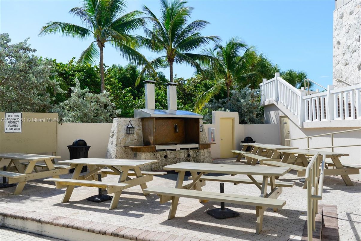 Exterior, Outdoor Kitchen