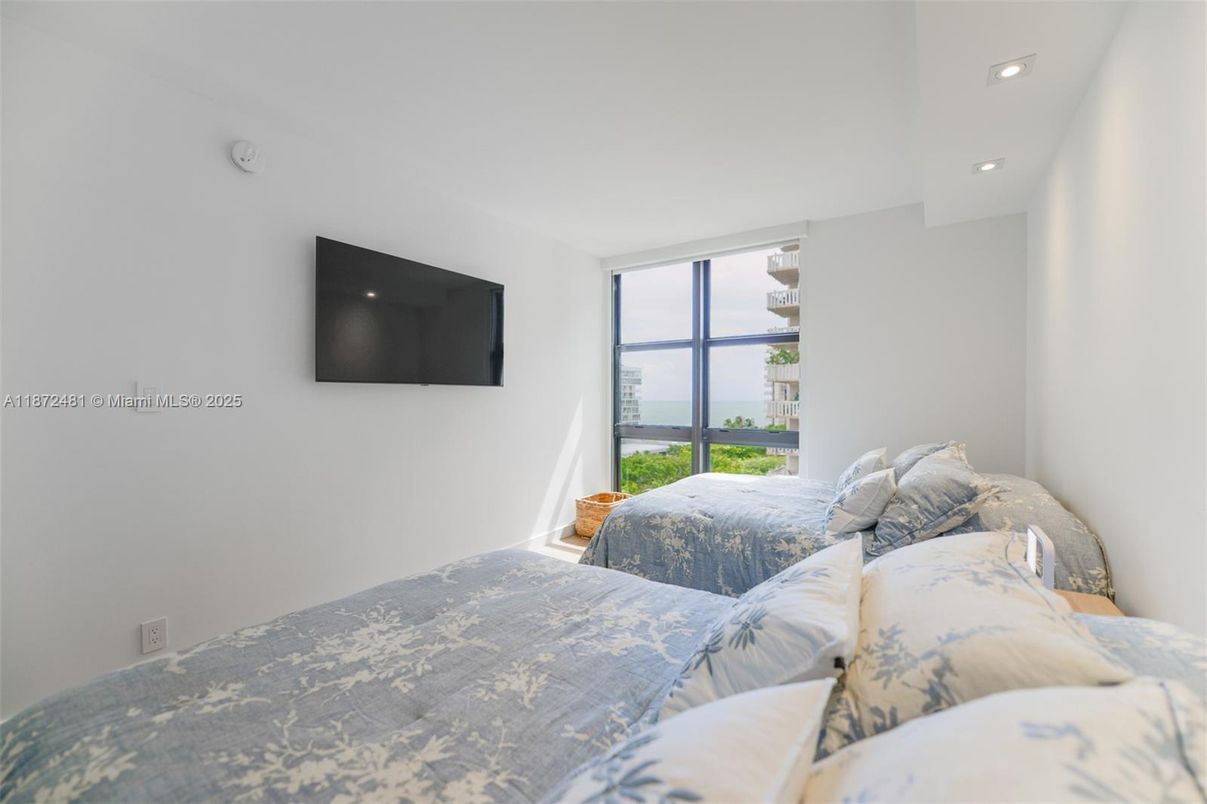 Bedroom, Interior, Recessed Lighting, Water