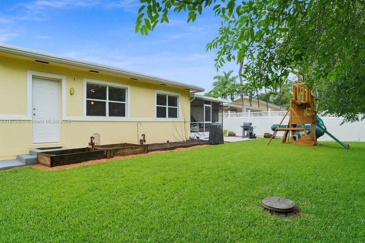 Backyard, Exterior, Playground