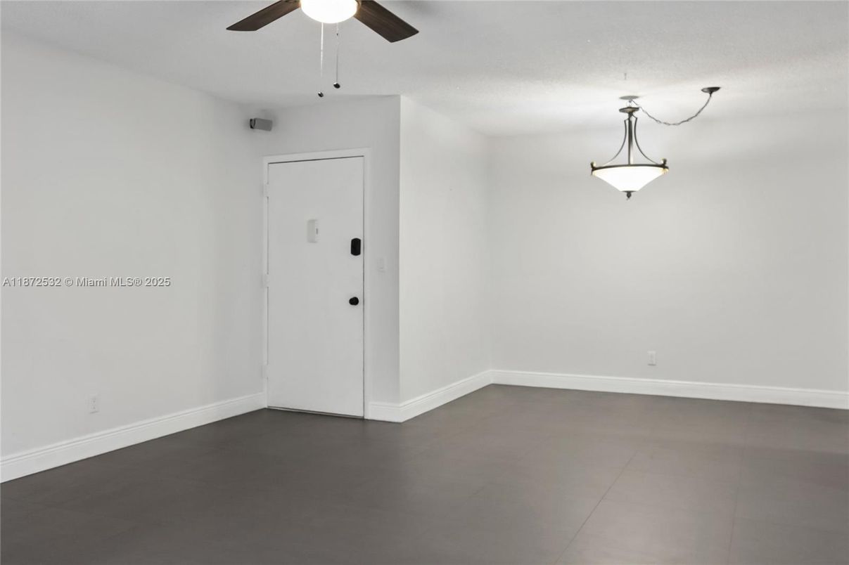 Empty room, Interior, Pendant Lights
