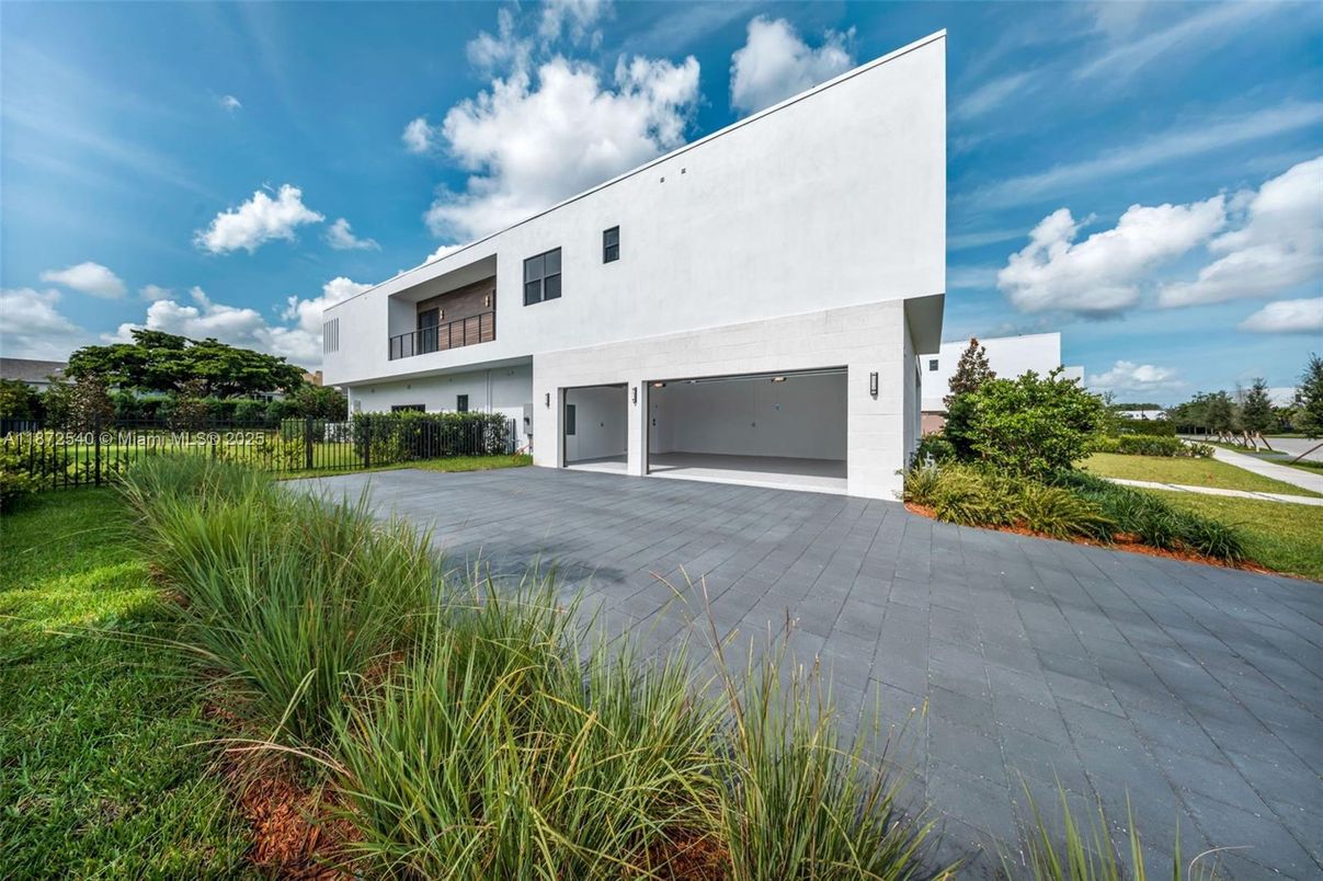 Attached, Backyard, Exterior, Facade, Modern