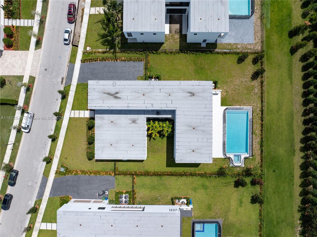 Exterior, Drone