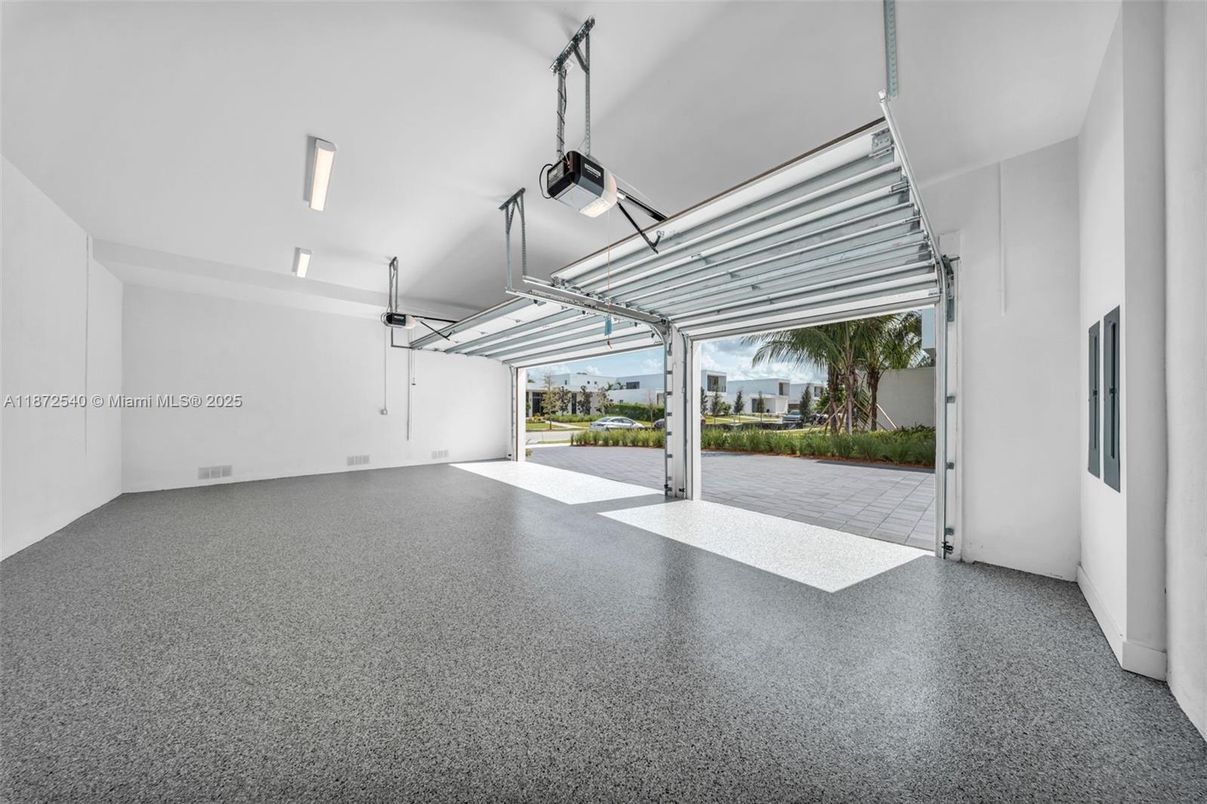 Garage, Interior