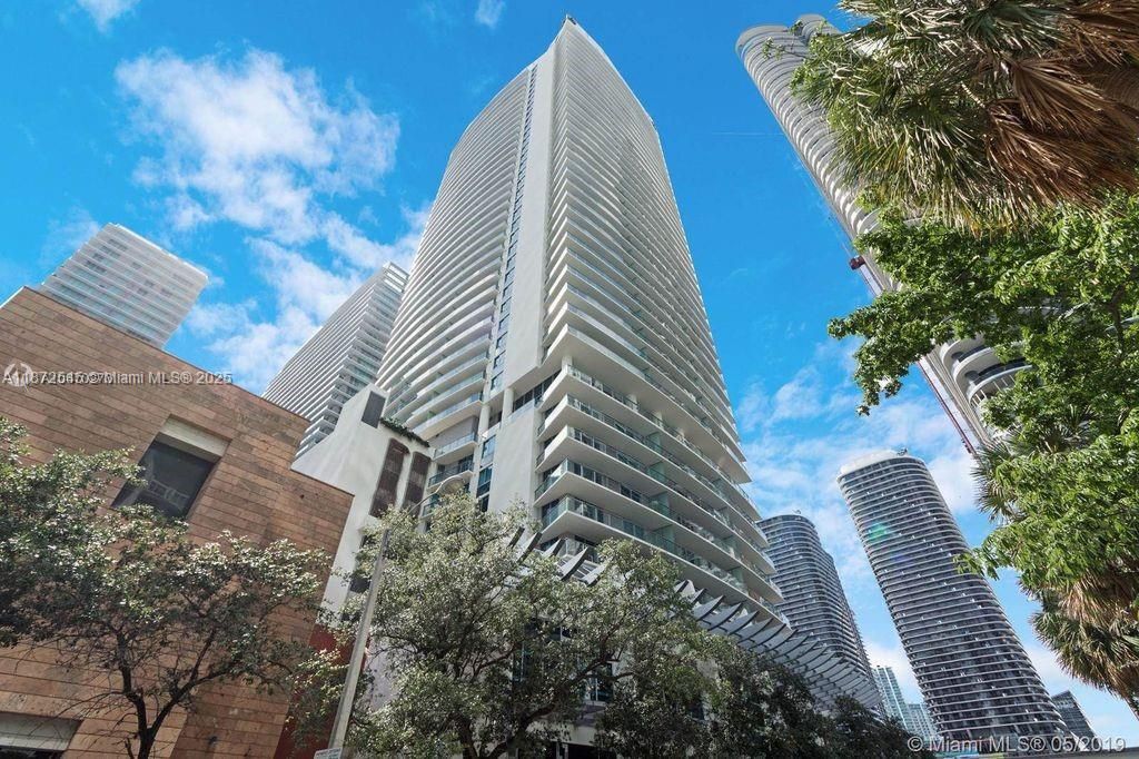 Exterior, Facade, Condo Building