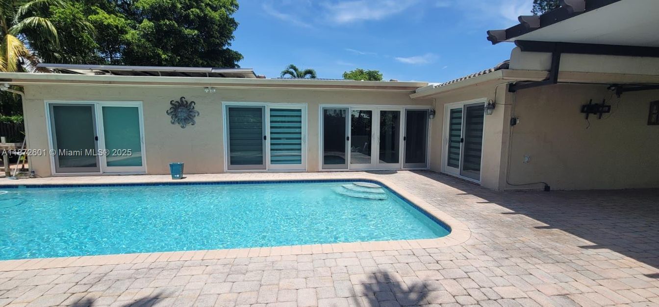 Exterior, Pool