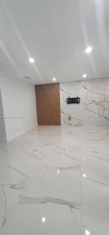 Empty room, Interior, Marble, Marble Walls, Recessed Lighting