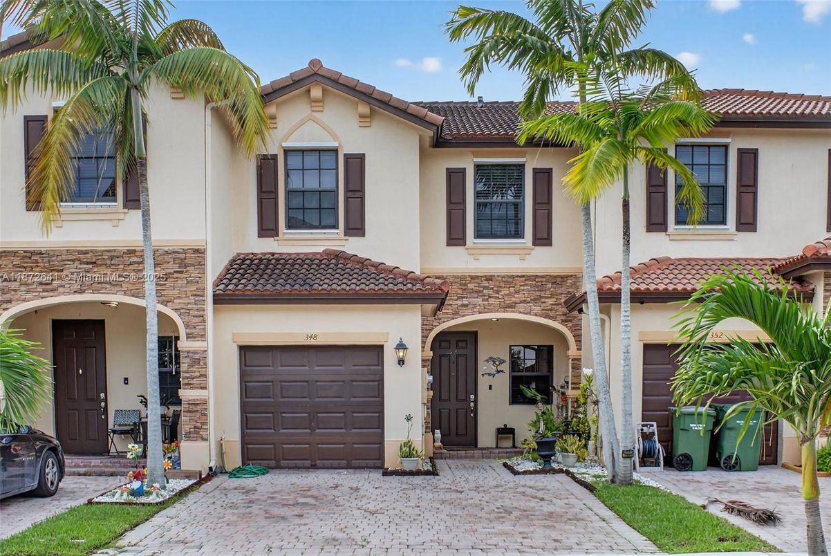 Attached, Exterior, Facade, Mediterranean