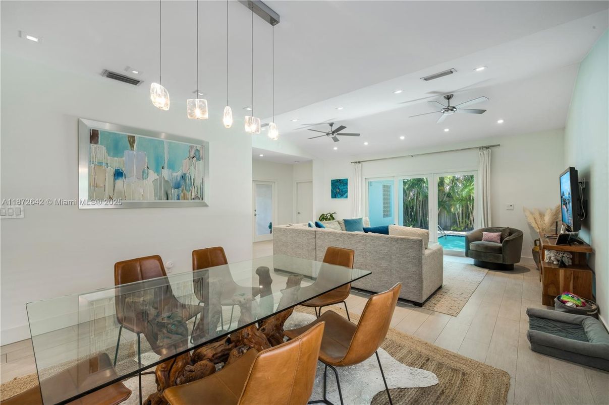 Dining room, Interior, Living room, Pendant Lights, Recessed Lighting, Wood Texture Flooring