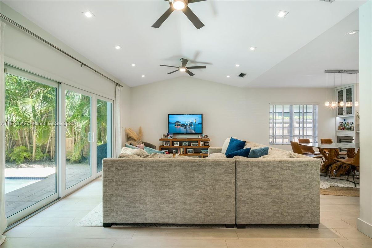 Dining room, Interior, Living room, Pendant Lights, Recessed Lighting