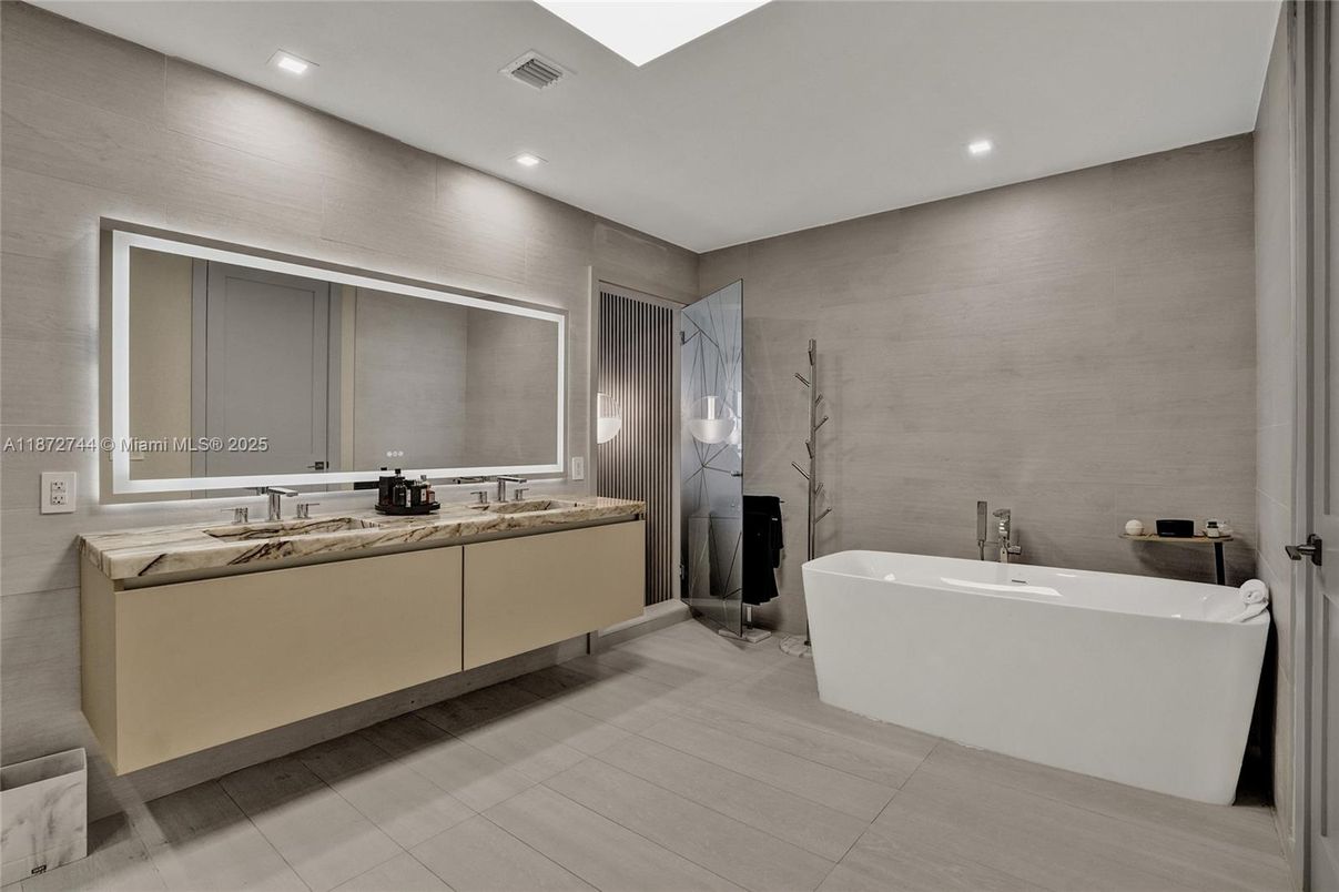 Bathroom, Dual Sink Vanities, Free Standing Baths, Interior, Recessed Lighting