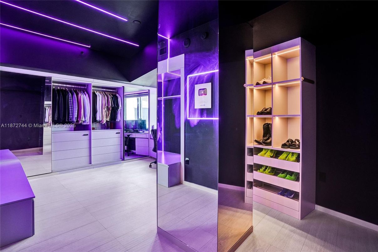 Interior, Recessed Lighting, Walk-in Closets