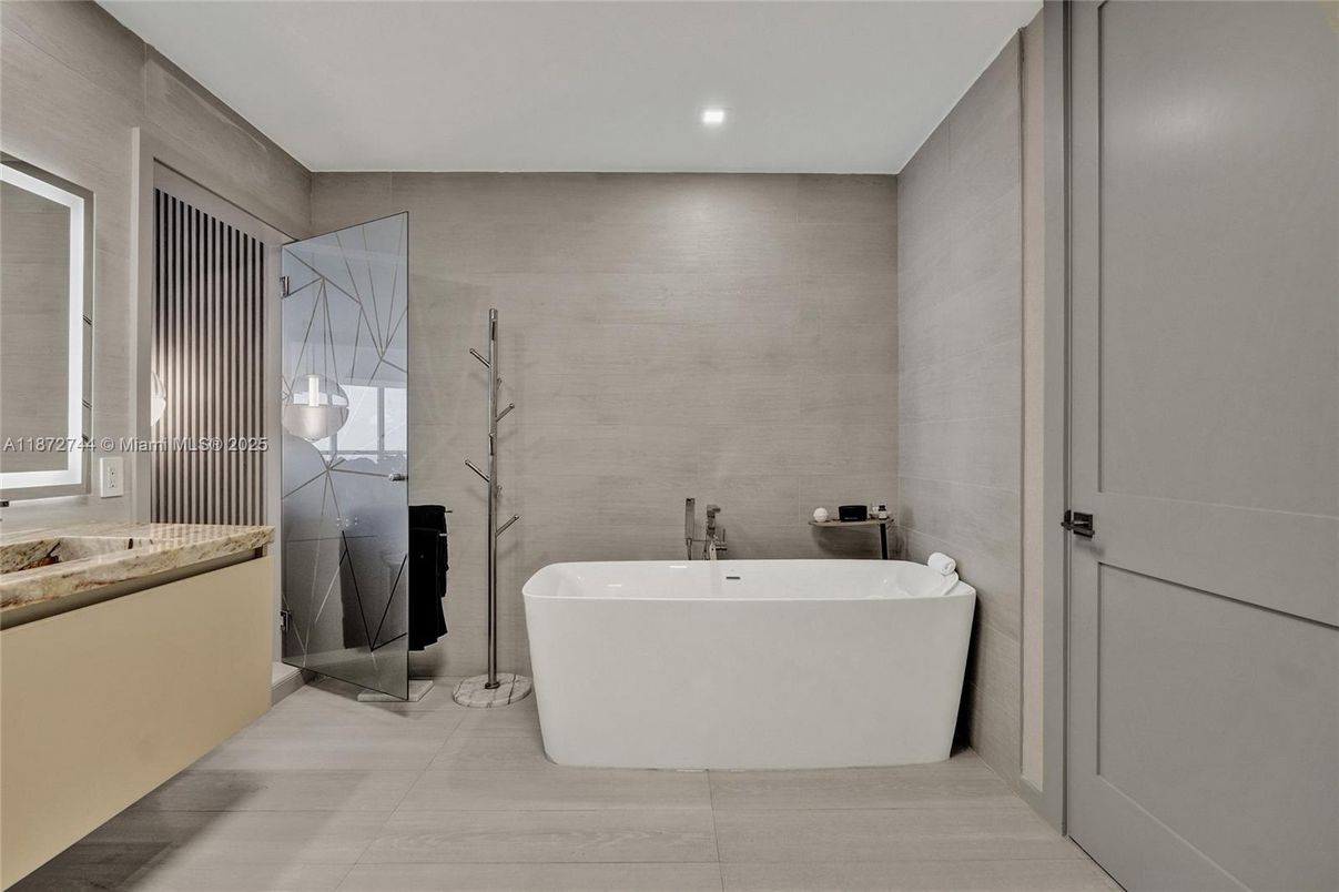Bathroom, Free Standing Baths, Interior, Recessed Lighting