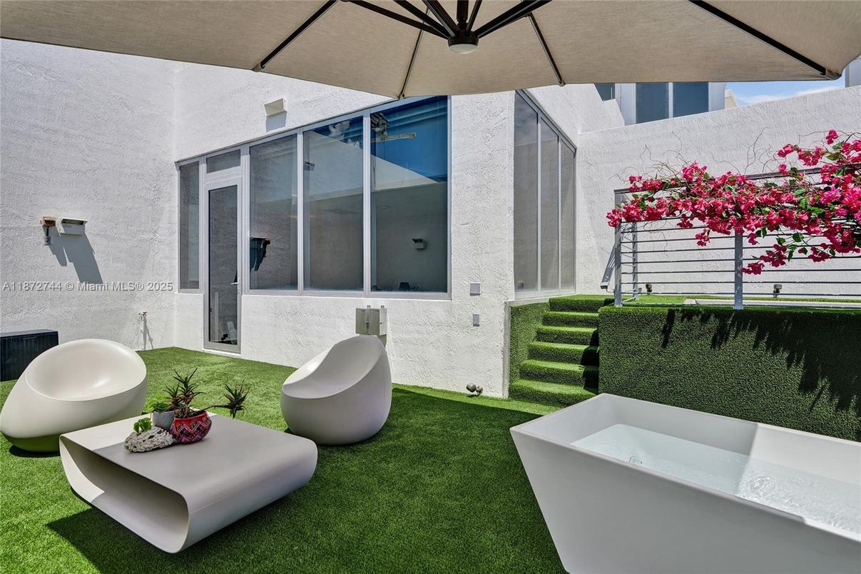 Bathroom, Exterior, Free Standing Baths