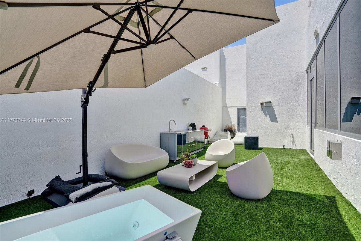 Bathroom, Exterior