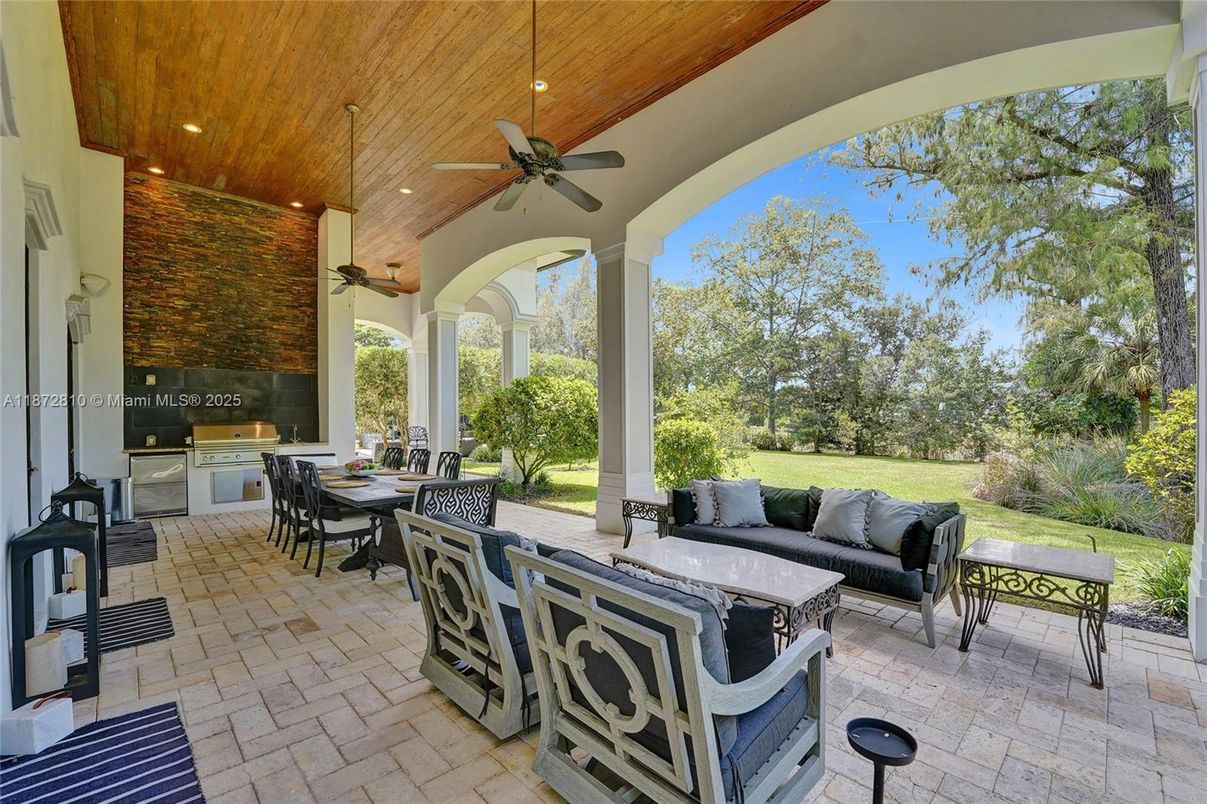Exterior, Outdoor Kitchen