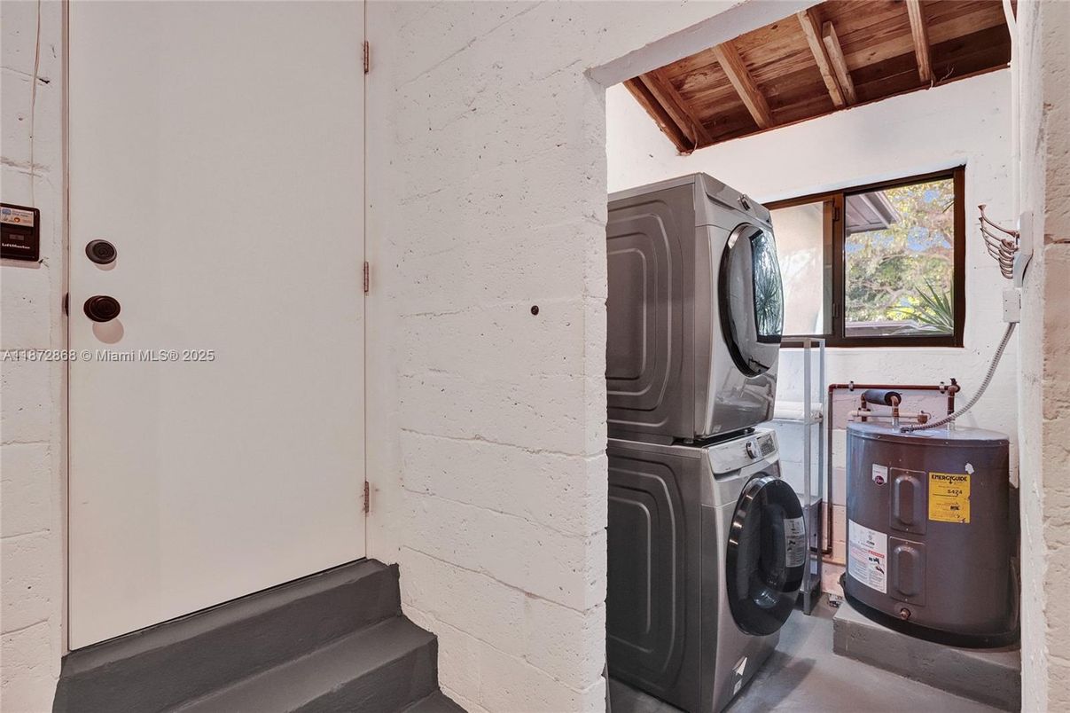 Interior, Washer, Wooden Beams, Wooden Ceilings