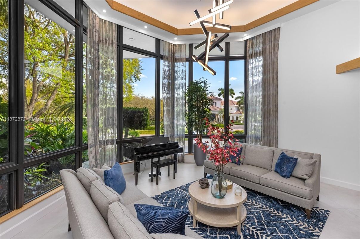 Interior, Living room, Pendant Lights, Piano, Recessed Lighting