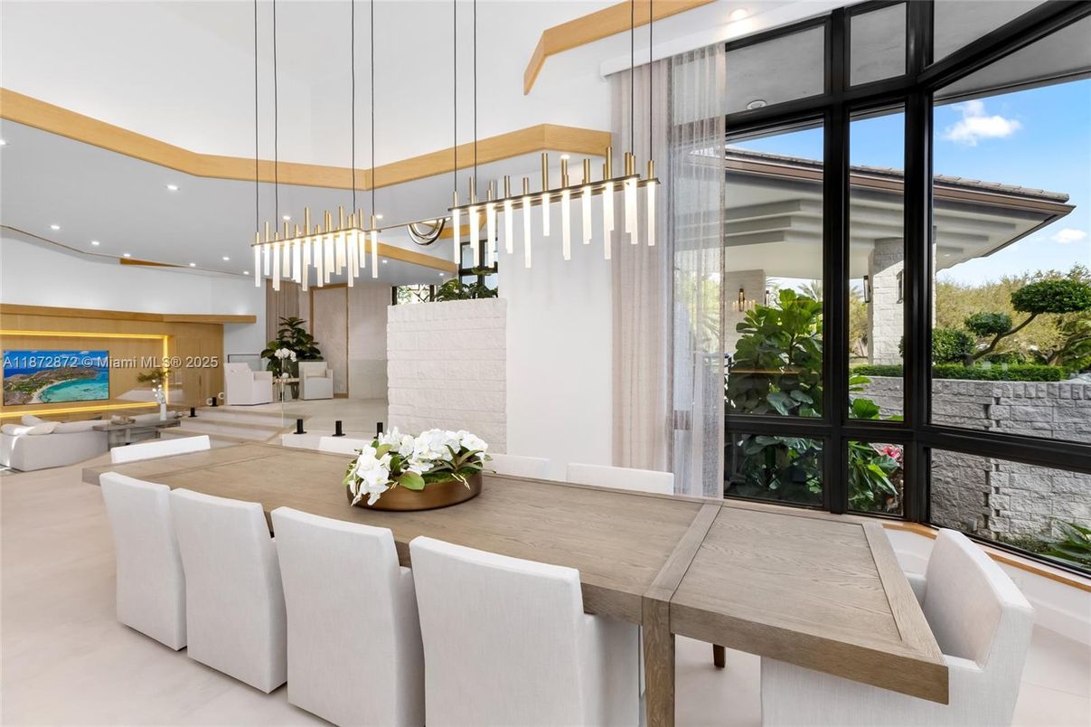 Dining room, Interior, Living room, Pendant Lights, Recessed Lighting