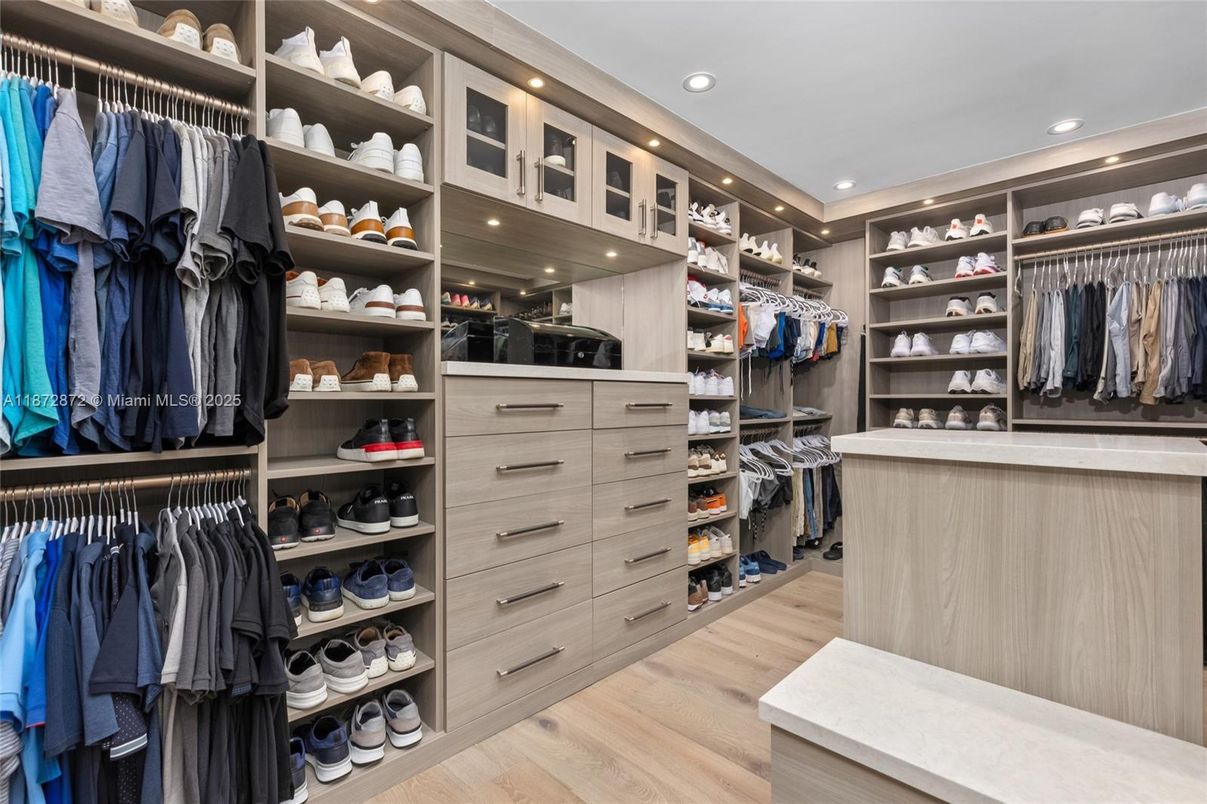 Interior, Recessed Lighting, Walk-in Closets, Wood Texture Flooring