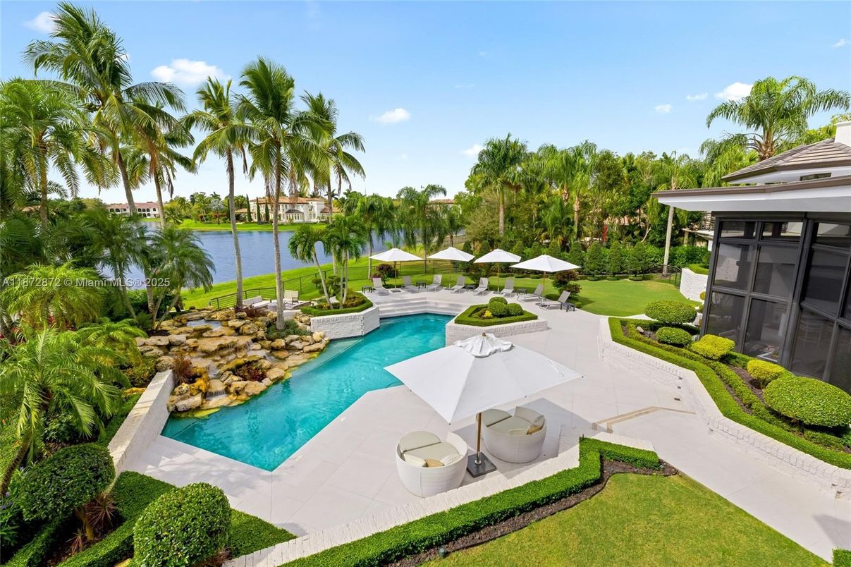 Exterior, Pool, Water