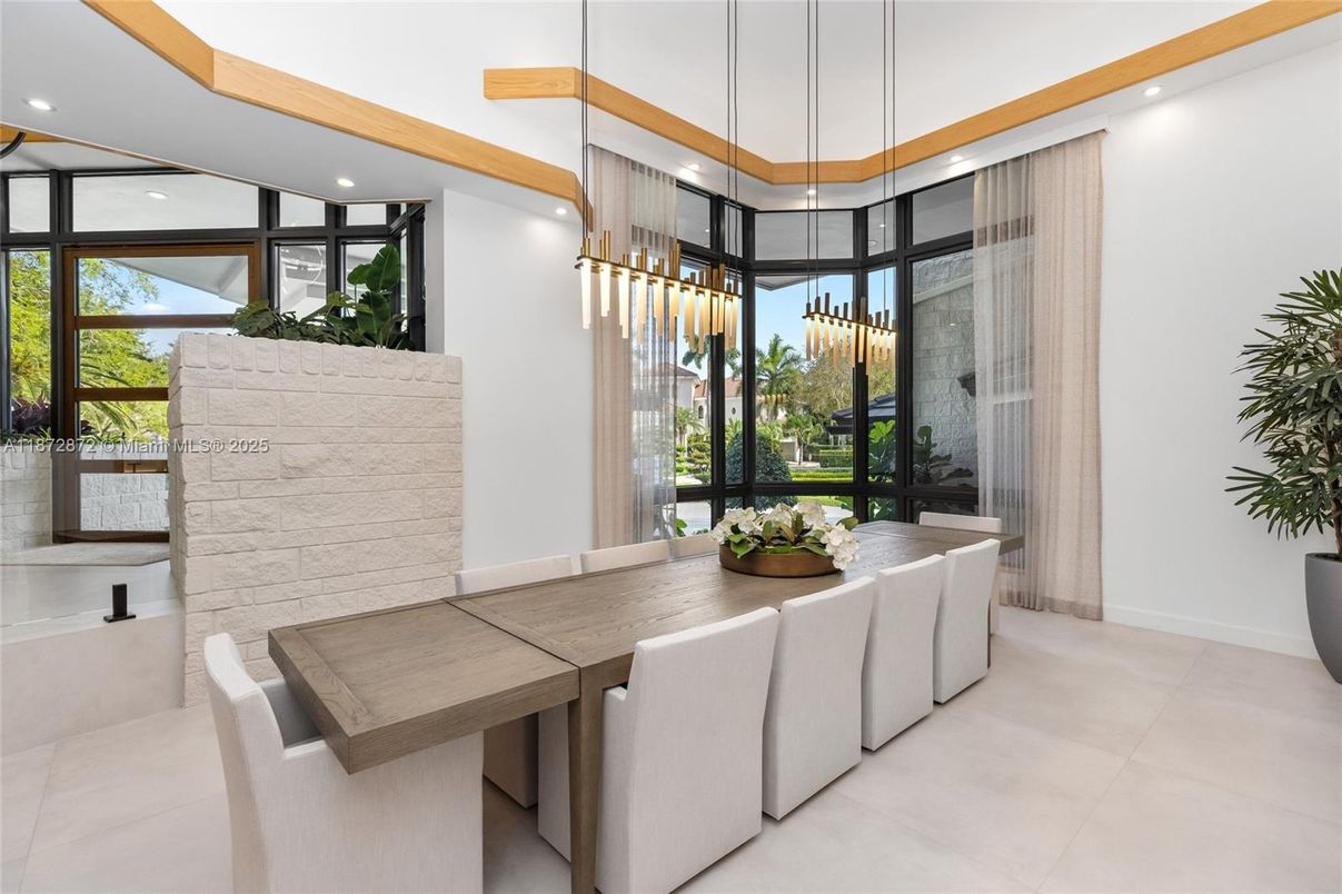 Dining room, Interior, Pendant Lights, Recessed Lighting, Wooden Beams