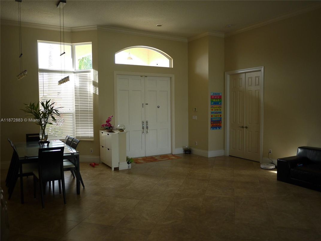 Dining room, Interior, Pendant Lights, Recessed Lighting