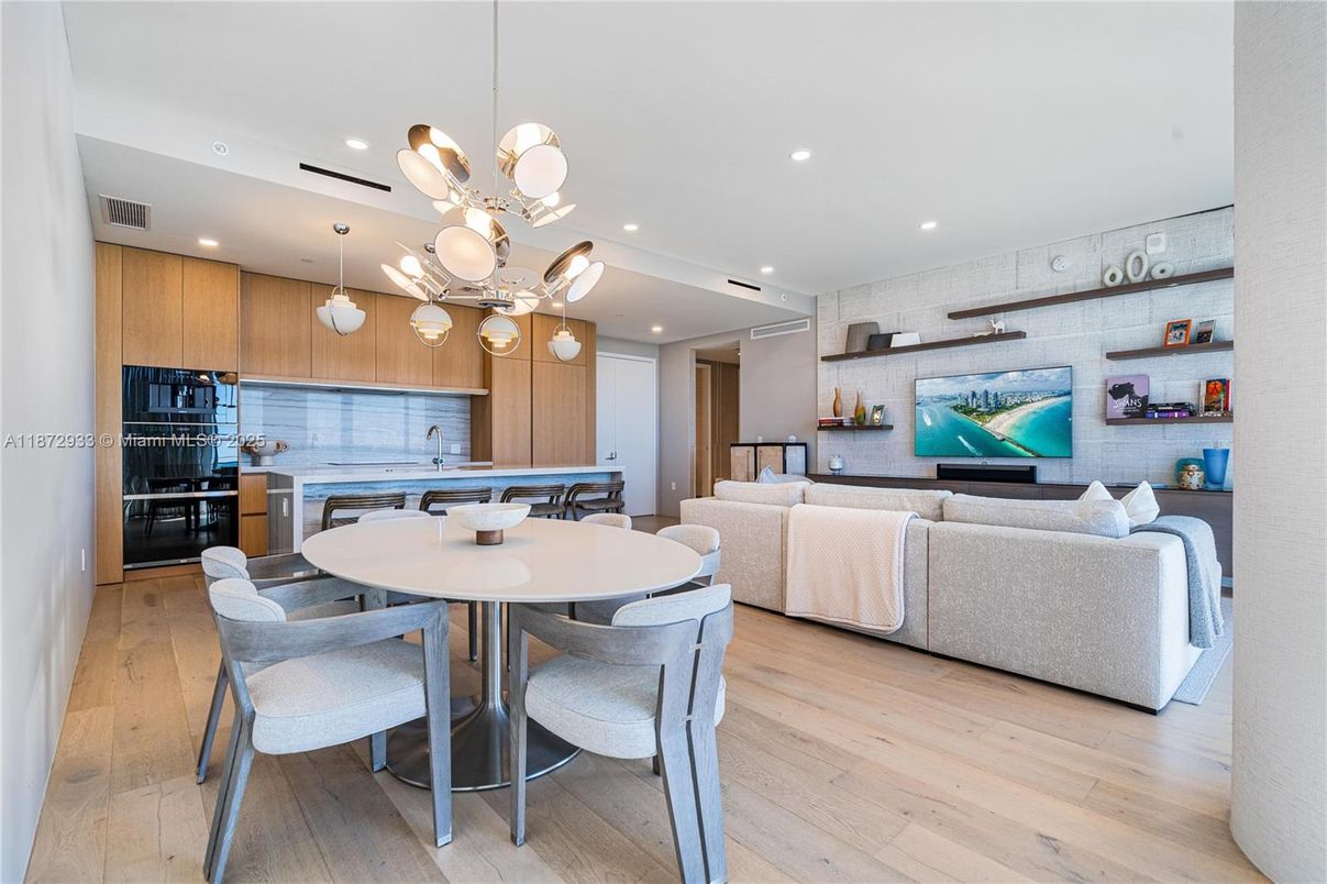 Dining room, Interior, Kitchen, Living room, Pendant Lights, Recessed Lighting, Wood Texture Flooring