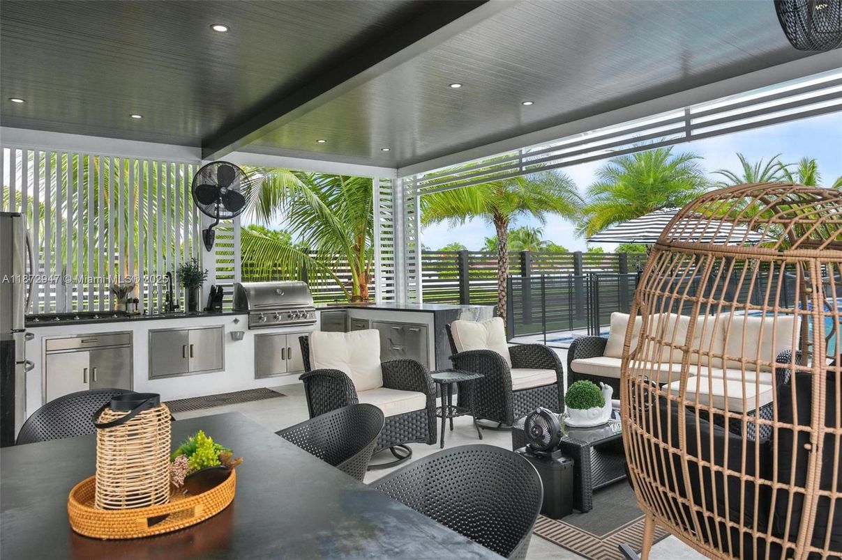 Exterior, Outdoor Kitchen