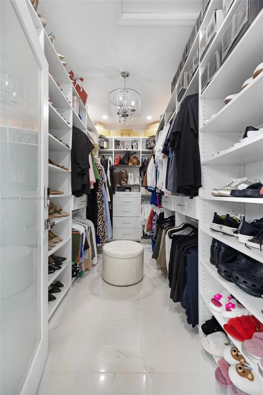 Chandelier, Interior, Recessed Lighting, Walk-in Closets