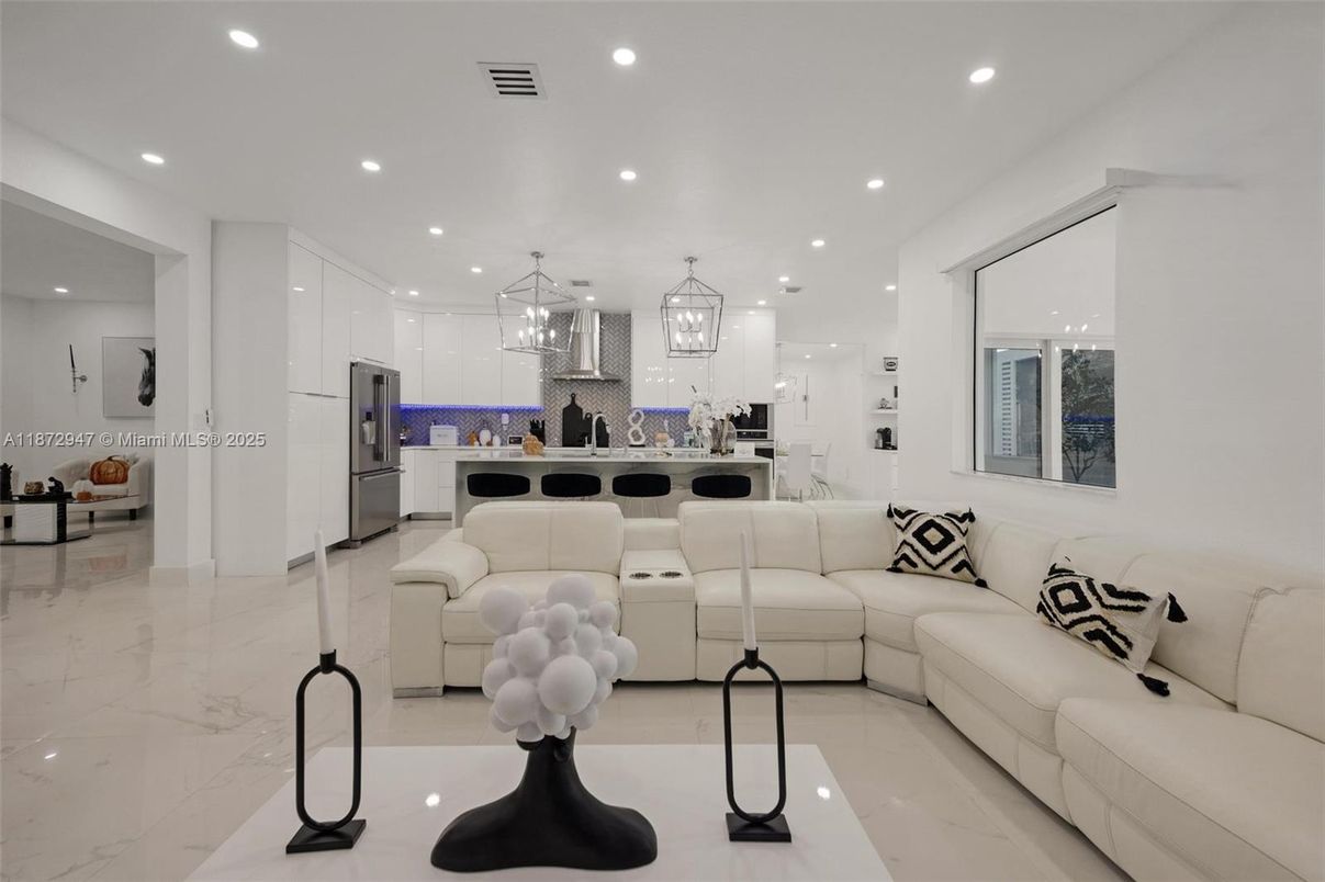 Interior, Kitchen, Living room, Marble, Pendant Lights, Recessed Lighting