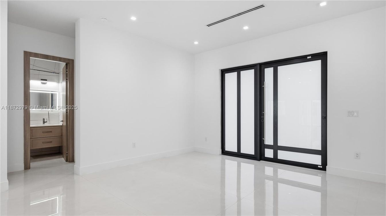 Bathroom, Empty room, Interior, Recessed Lighting