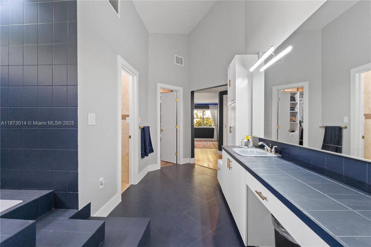 Bathroom, Interior, Tile Countertops
