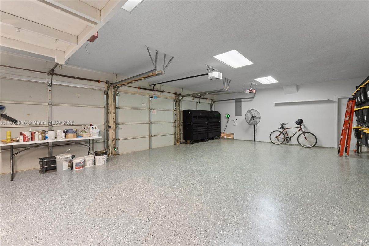 Garage, Interior