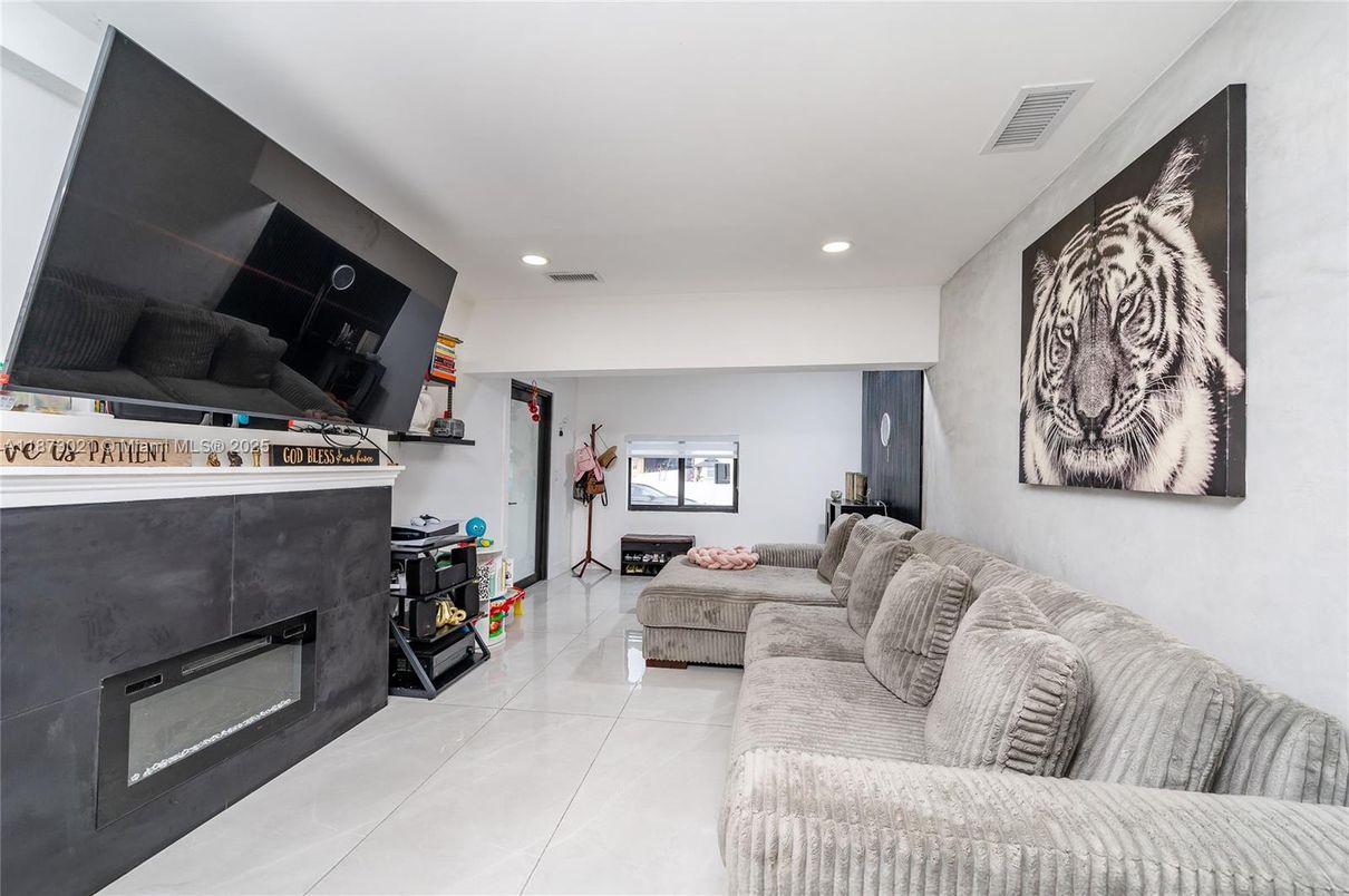 Fireplace, Interior, Living room, Recessed Lighting