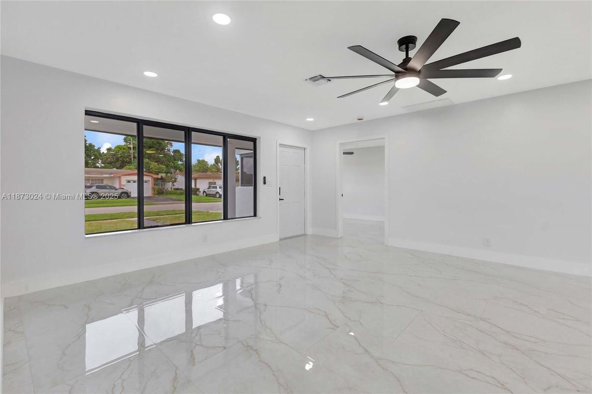 Empty room, Interior, Marble, Recessed Lighting