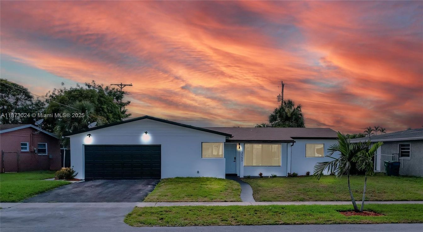 Attached, Exterior, Facade, Ranch