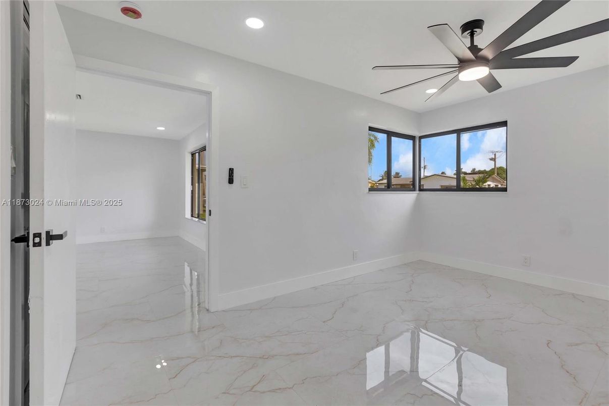 Empty room, Interior, Marble, Recessed Lighting