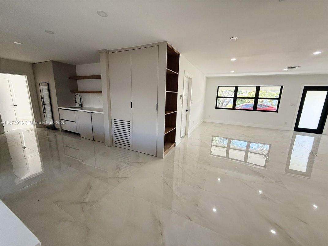 Empty room, Interior, Marble, Recessed Lighting
