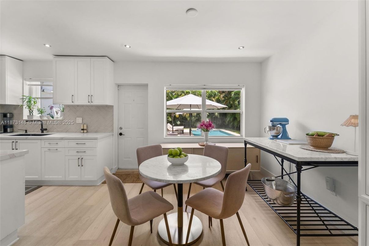 Dining room, Interior, Kitchen, Recessed Lighting, Wood Texture Flooring