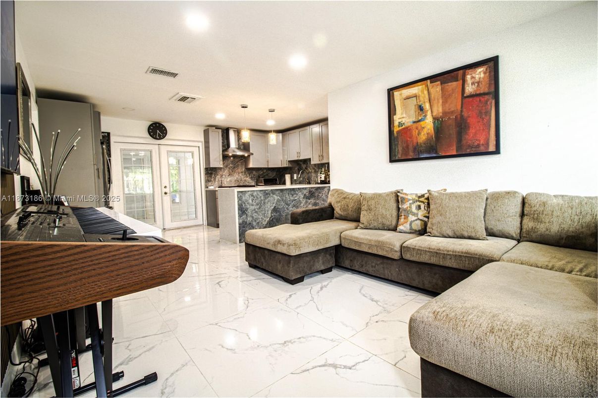 Interior, Kitchen, Living room, Marble, Pendant Lights, Recessed Lighting
