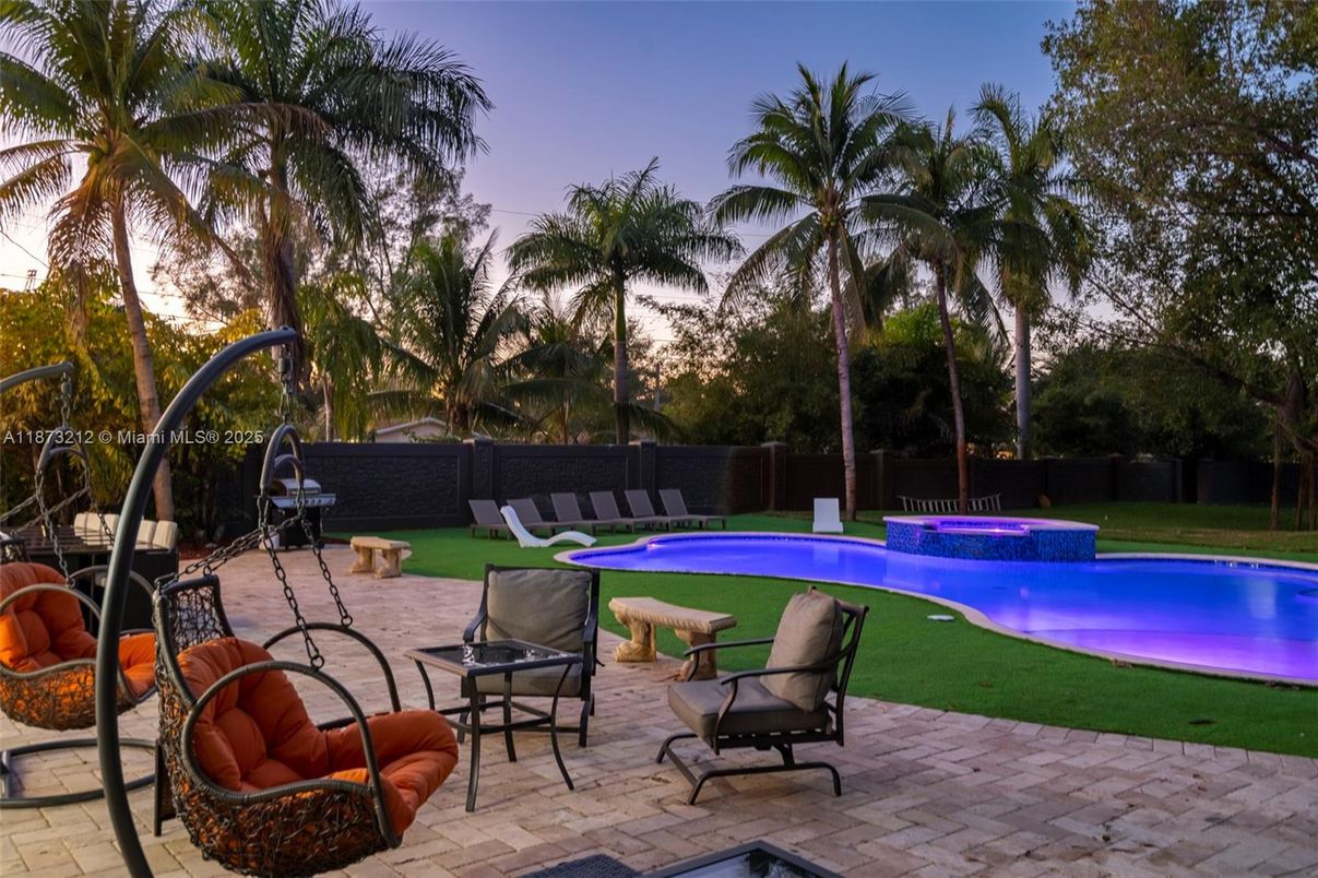 Exterior, Pool